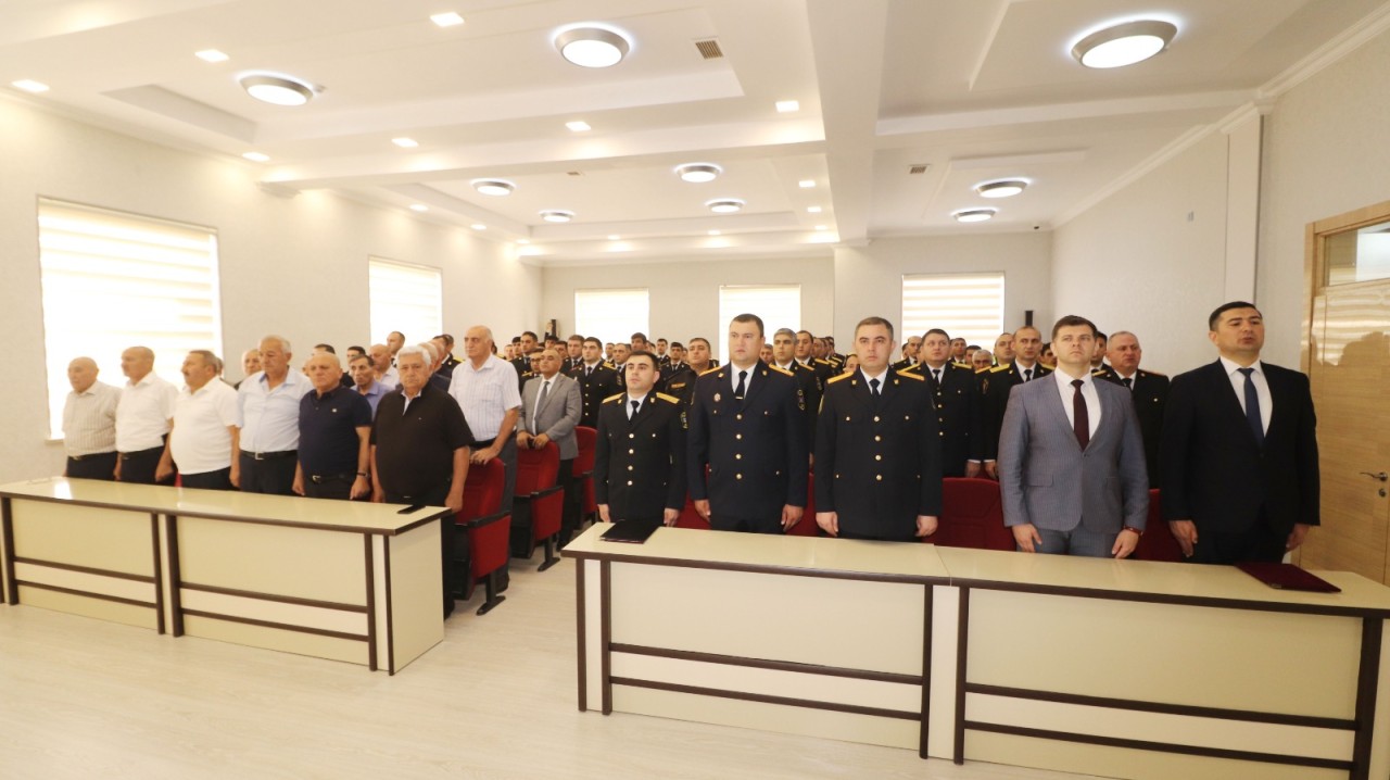 Qazaxda icra başçısı polis əməkdaşlarını Fəxri Fərmanla təltif etdi - FOTOLAR